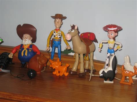 Dan The Pixar Fan Toy Story 2 Action Figure Collection | Images and ...