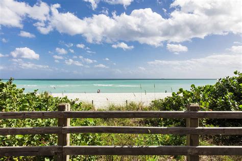 9 Best Places to Live in Florida, According to Real Estate Experts