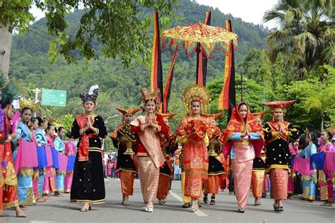 20 Indonesian Cultural Habits You Didn't Know | Life In Indonesia