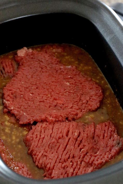 Crock Pot Cubed Steak with Gravy recipe from The Country Cook | Cube ...