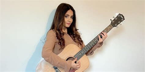 Find Out Who Are the Top Punjabi Female Singers?