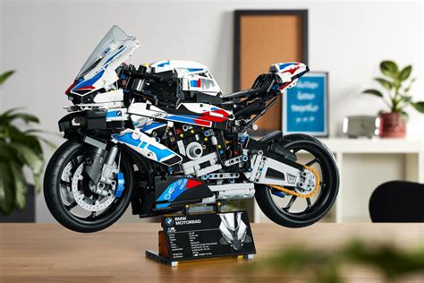 Lego Technic BMW M 1000 RR First Look [1,920-Piece Superbike Kit]