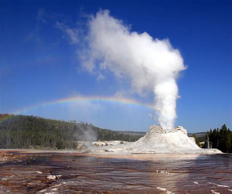 les geysers du Tatio au coeur d'un ancien cratère de volcan