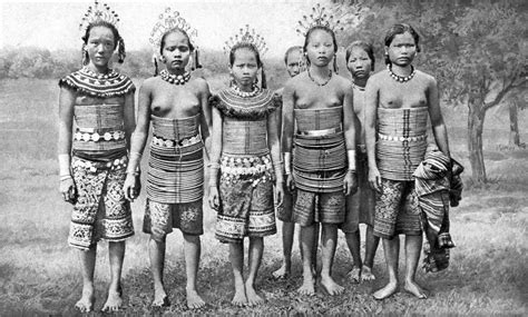 File:Sea dayak women corset rings.jpg - Wikipedia