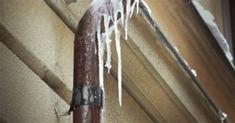 How to safely thaw frozen pipes