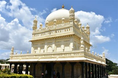 The resting place of Tipu Sultan - Review of Gumbaz Burial Chamber ...