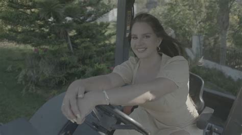 Lana Del Rey hops on a tractor for her new ‘Blue Banisters’ music video ...