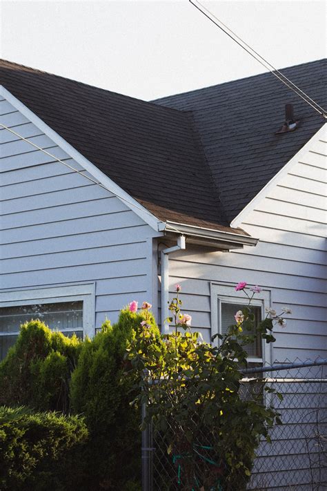 Black and white bungalow house photo – Free Portland Image on Unsplash