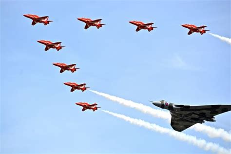 Jet, Red Arrows, Air Display, Smoke, Flying, Sky, Air - Air Show ...