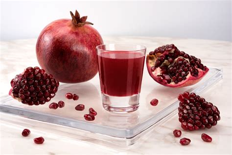 Pomegranate Juice: Benefits, Side Effects, and Preparations