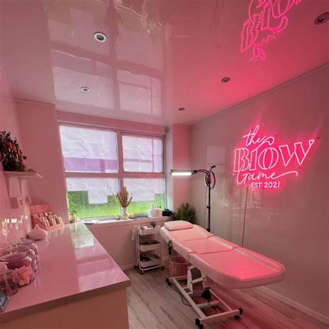 50 Neon Sign Ideas for Beauty Salons