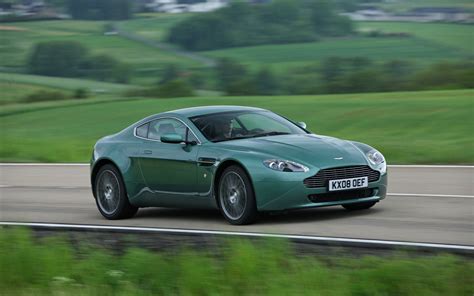 Vehicles Aston Martin V8 Vantage HD Wallpaper