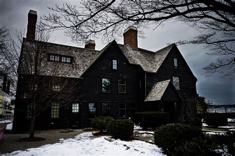 Ghosts of House of the Seven Gables: Haunted Salem - Amy's Crypt