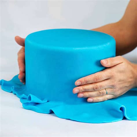 Making Cake Decorations With Fondant Icing | Shelly Lighting