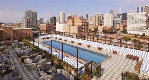 The 5 Best Rooftop Pools in Chicago | UrbanMatter