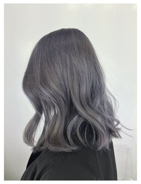 Dark Gray Hair : The Hottest Shades And Highlights For Gray Hair It S ...