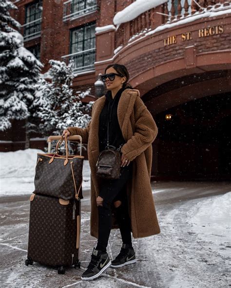 7 Chic Winter Travel Outfits To Recreate - Mia Mia Mine