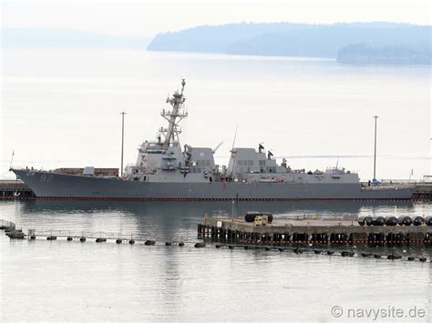 USS Momsen (DDG 92)