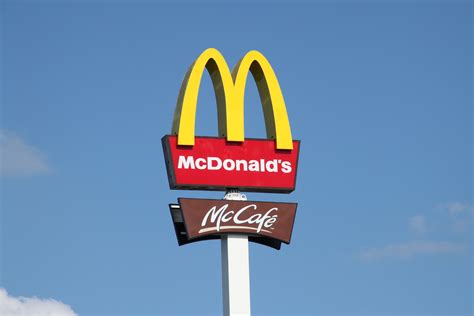 File:McDonald's logo Targówek.JPG - Wikimedia Commons