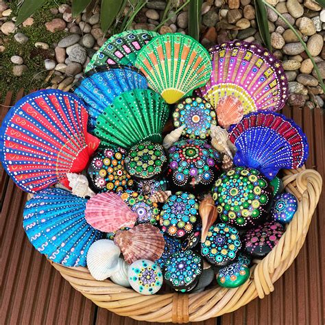 Pin by Jo Logue on Painted Seashells and Pebble combo | Seashell ...