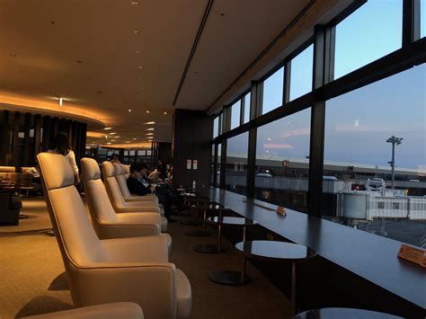 Lounge Review: Japan Airlines First Class Lounge Tokyo Narita Satellite ...