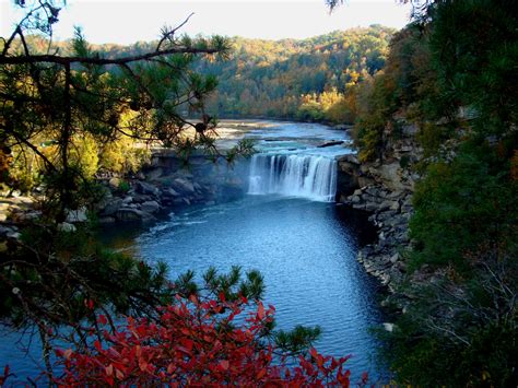 Cumberland Falls | Cumberland falls, Pretty places, Nature winter