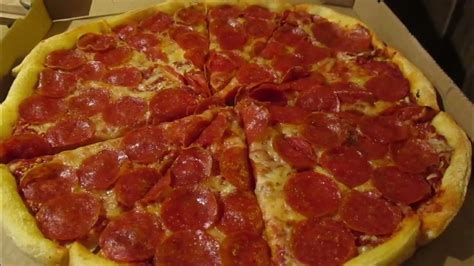 Sam's Club Cafe Pepperoni Pizza ( Member's Mark ) - YouTube