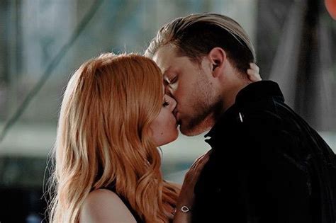 shadowhunters, kiss, and jace kép | Shadowhunters, Clary and jace ...