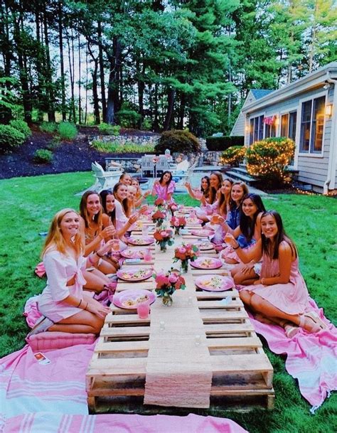 dinner party in 2021 | Preppy party, Birthday party for teens, Picnic ...