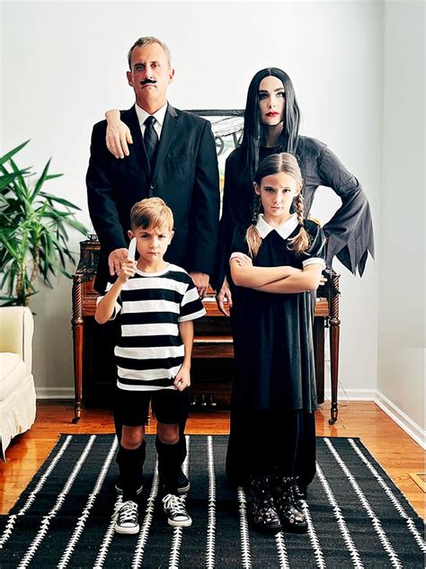 Addams Family + 50 Other Halloween Costumes Ideas | Family halloween ...