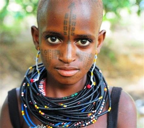 10 prachtige Afrikaanse tribale tattoos die je zullen verbazen! Klik nu ...