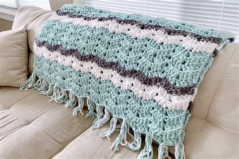 Easy Weekend Chevron Crochet Blanket Pattern - Double Crochet | Chevron ...