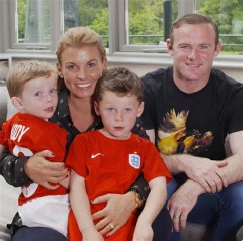 5 Cute Photos Of Wayne Rooney And His Family - Diski 365