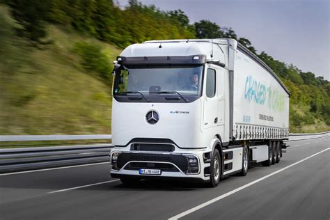 Mercedes eActros electric semi debuts with 330-mile range - Auto Timeless