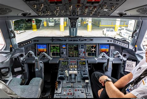 Embraer 175LR (ERJ-170-200LR) - United Express (SkyWest Airlines ...