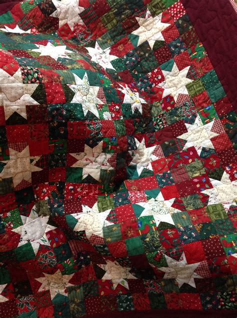 Christmas Stars Quilt is ready for a family. Christmas Quilting ...