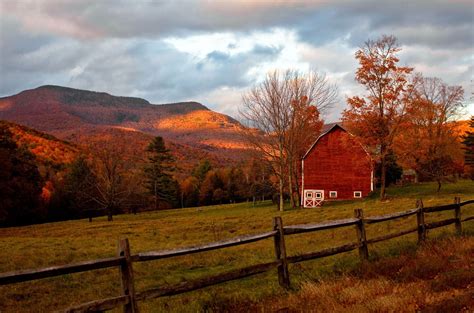 Beautiful Autumn Barn Photos - Fall Foliage Pictures Fall Foliage ...