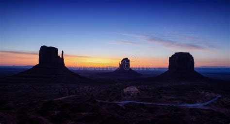 Sunrise at Monument Valley stock image. Image of dawn - 137421035