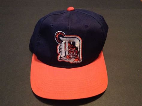 Vintage DETROIT TIGERS Snapback Baseball Hat Cap Plain Logo Athletic ...