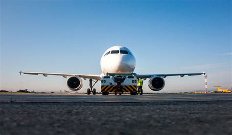 Pushback tugs: types, differences, and innovations