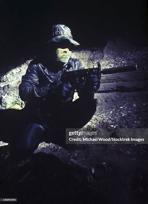 A Navy Seal Provides Security With A Mp5 Submachine Gun High-Res Stock ...