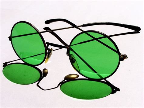 Green sunglasses | Green sunglasses, Wear green, Sunglasses