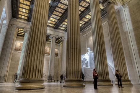 Lincoln Memorial on the National Mall (Travel Photo Guide)