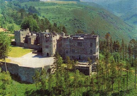 Castle Drogo near Chagford, Dartmoor. Designed by Edwin Lutyens and ...