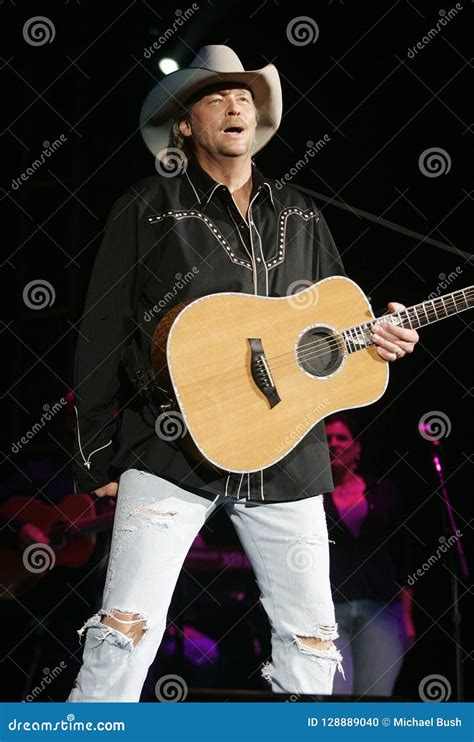 Alan Jackson Performs in Concert Editorial Image - Image of jackson ...