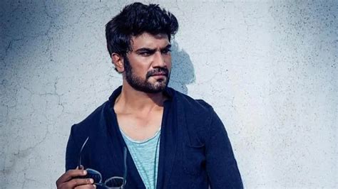 "Sharad Kelkar STOLE Akshay Kumar's CHARM in Laxmii"- Sharad REACTS to ...