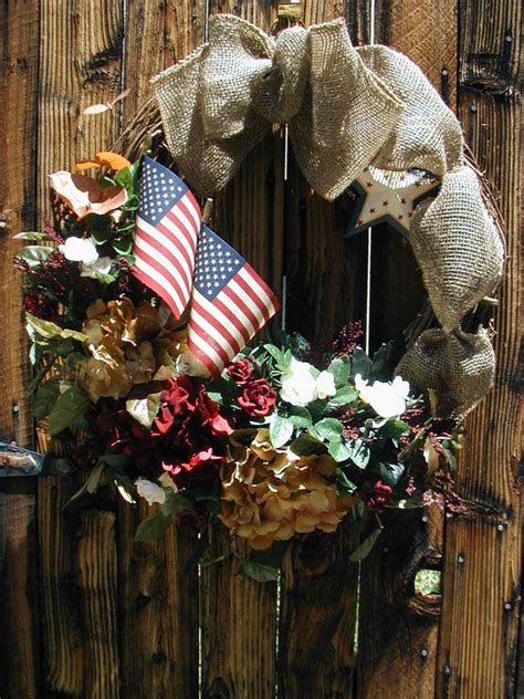 Cool wreaths for Memorial or Labor Day | Patriotic decorations, Wreath ...