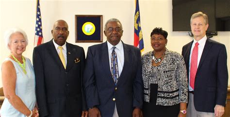 New Trustees sworn in at Bladen Community College – BladenOnline