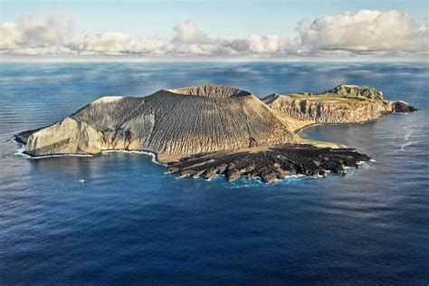 Pacific Ocean Volcano [OC] : r/AerialPorn