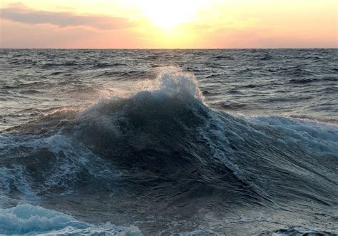 What causes ocean waves? - Woods Hole Oceanographic Institution